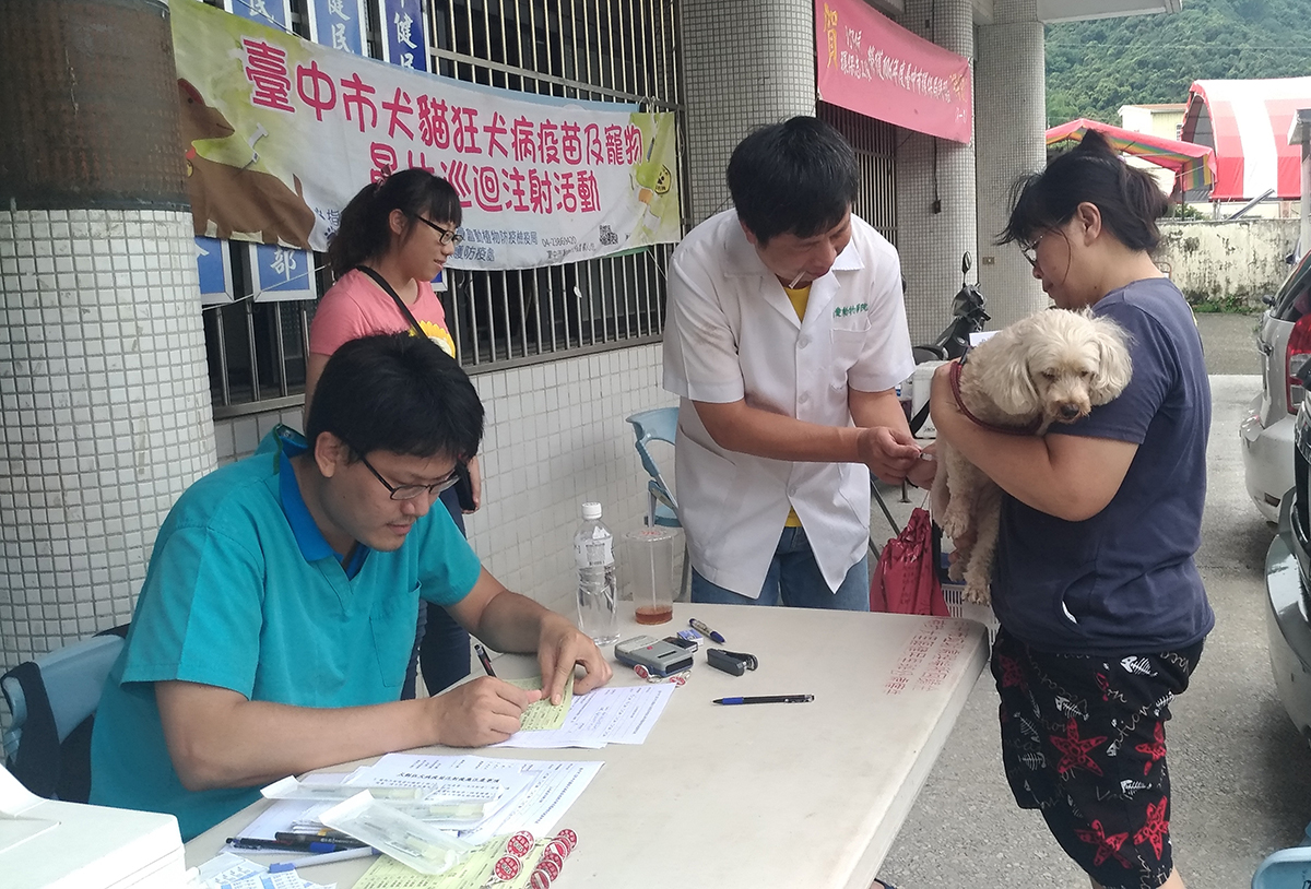 中市8月狂犬疫苗及晶片巡迴注射開跑。 圖：台中市動保處／提供