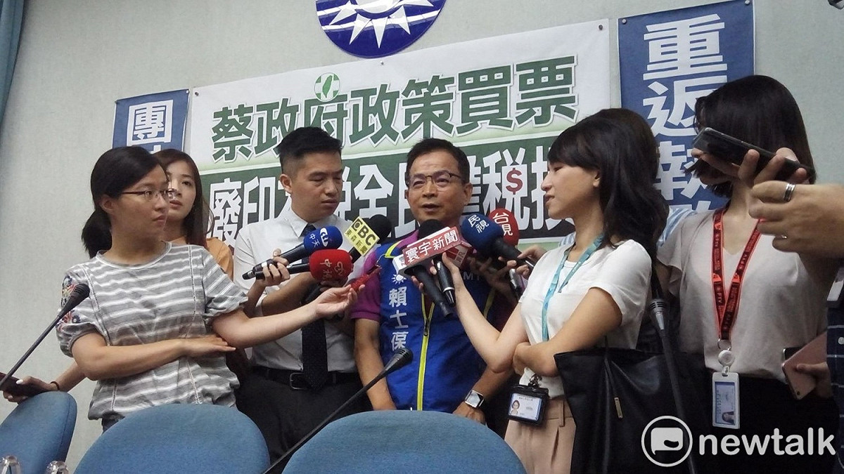 國民黨立委賴士葆評估，柯文哲引起的話題風向，其實有利蔡英文。 圖：黃建豪/攝