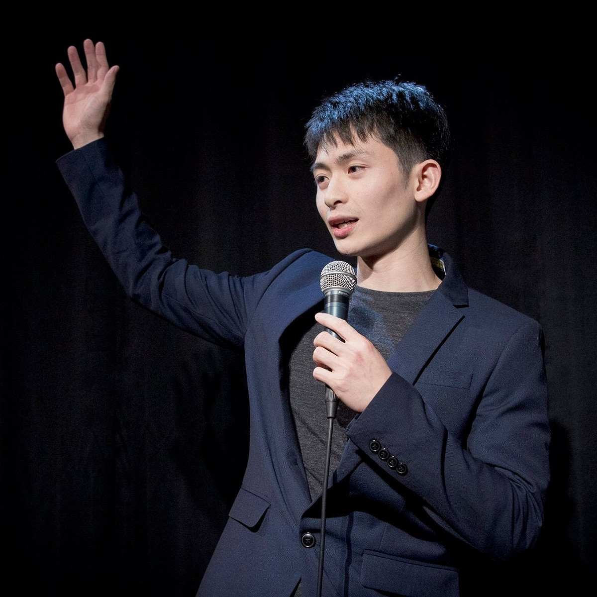 《博恩夜夜秀》主持人曾博恩。 圖：翻攝自博恩站起來/臉書