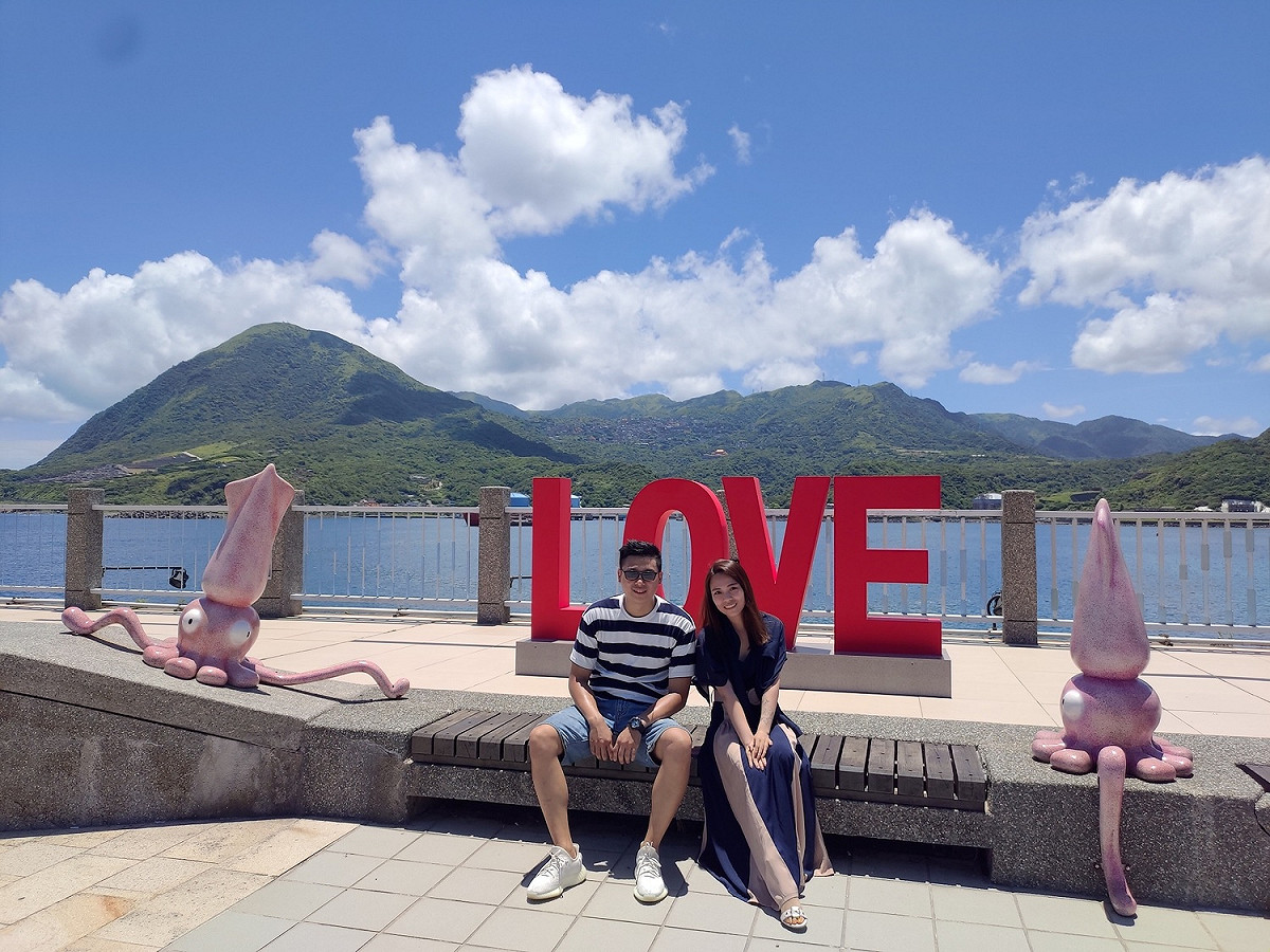 LOVE旁邊還有魷魚，增添漁港氣息。  圖：新北市政府／提供