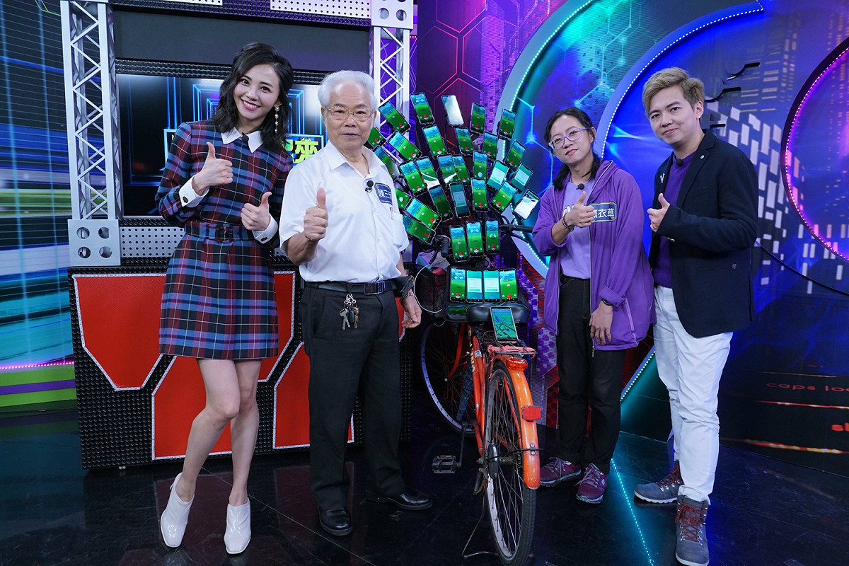 本集大合照：安娜李（左起）、寶可夢阿伯陳三元、寶可夢阿姨薰衣草、SoBaD。 圖：狼谷競技台／提供