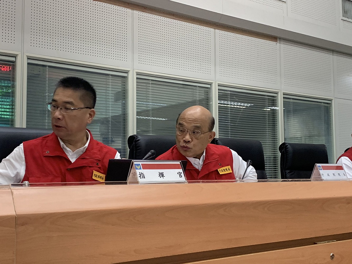 行政院長蘇貞昌及內政部長徐國勇第一時間坐鎮中央災害應變中心。 圖：行政院提供（資料照）