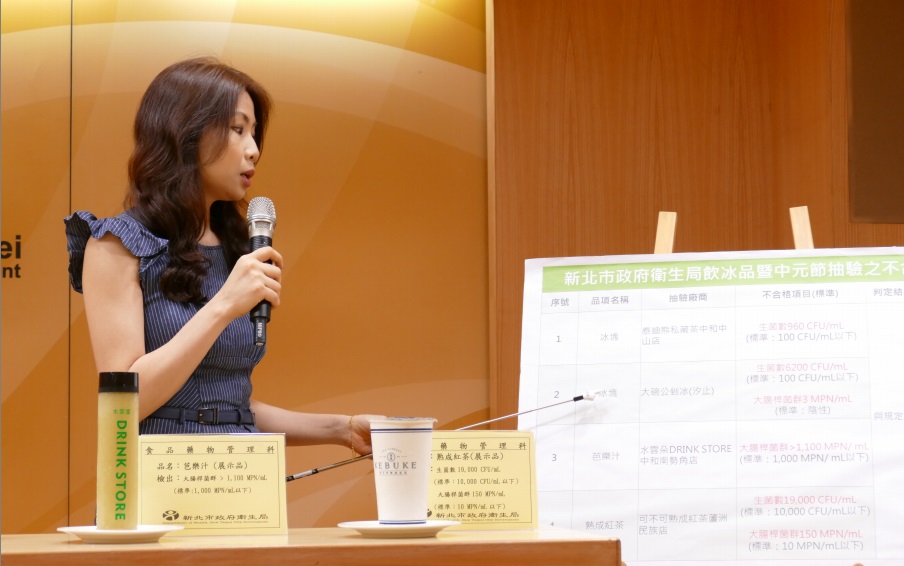 新北市衛生局食品藥物管理科長楊舒秦說明飲冰品及中元應景食品抽驗專案結果。  圖：新北市衛生局提供