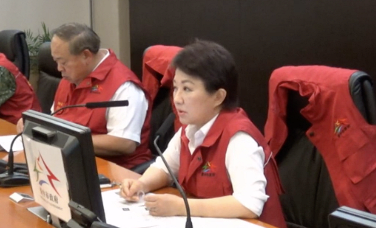 台中市長盧秀燕昨晚主持台中市災害應變中心會議。 圖：翻攝自盧秀燕臉書直播