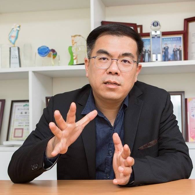 彭啟明表示，決定是否放假最好的時間點是清晨4、5點。 圖：取自彭啟明臉書