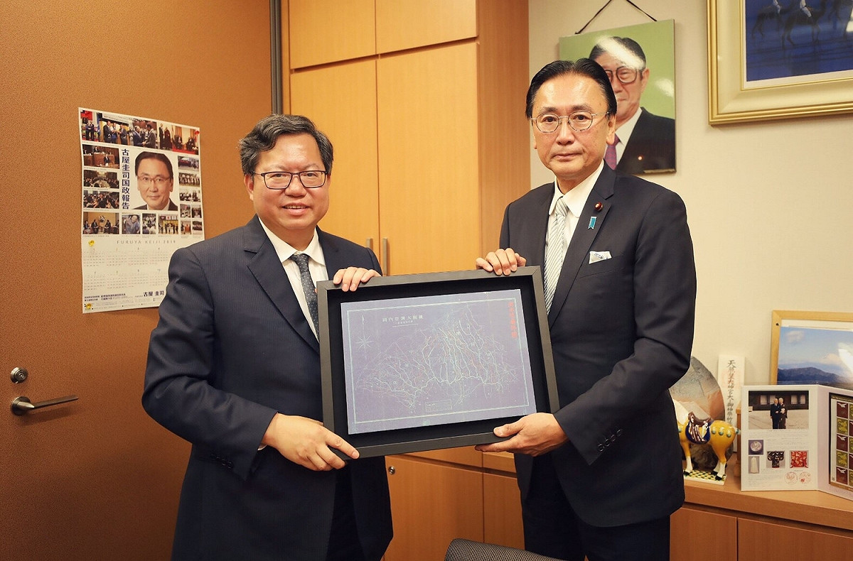 桃園市長鄭文燦拜會「日華議員懇談會」會長古屋圭司。 圖：桃園市政府/提供