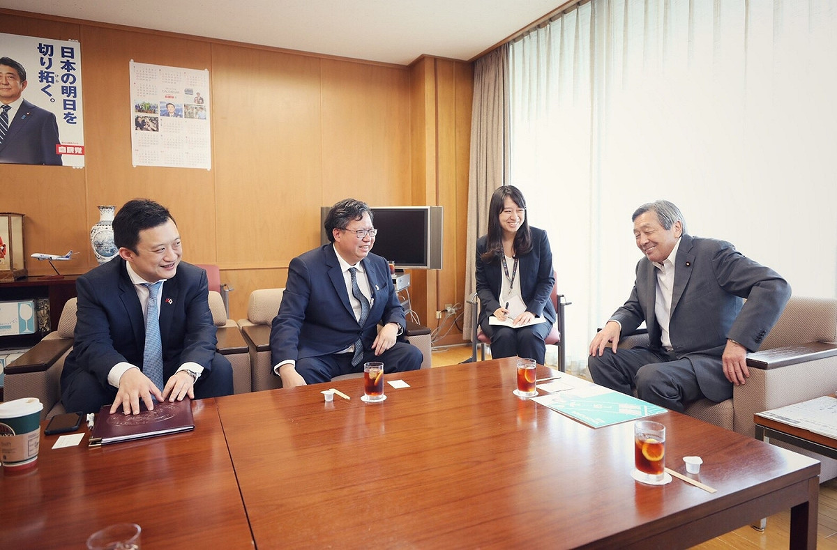 桃園市長鄭文燦拜會日本自民黨幹事長代理林幹雄。 圖：桃園市政府/提供