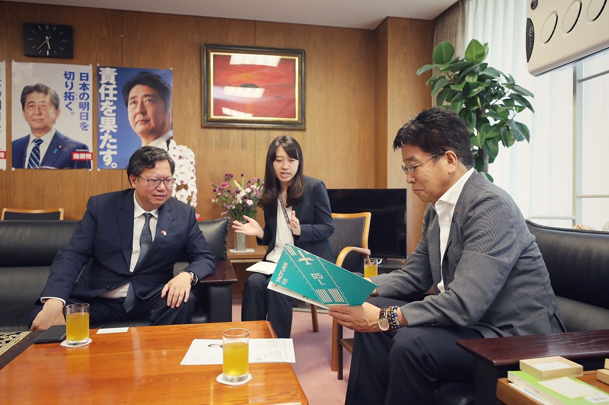 桃園市長鄭文燦與日本自民黨總務會長加藤勝信會面。 圖：桃園市政府/提供