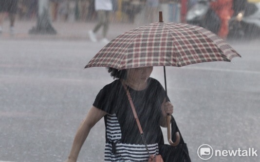 今南部悶熱、北部午後有雨 下波鋒面下週報到變天轉濕涼雨連下4天