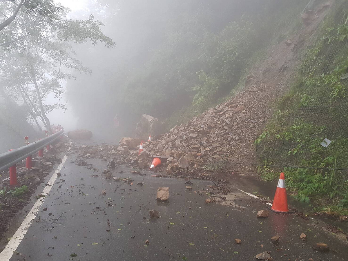雪山路40公里處道路坍方。 圖 : 和平警察分局/提供