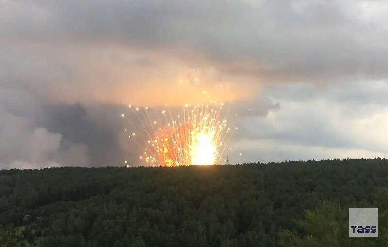 俄羅斯北部一處軍事基地8日發生火箭發動機測試意外，造成5名成員喪生。 圖/翻攝自推特