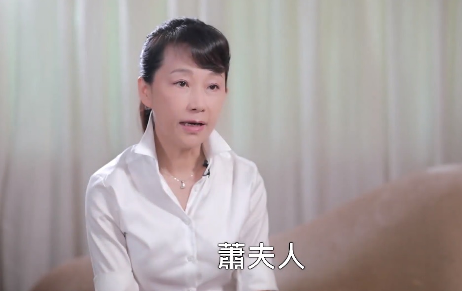 台北市前市議員李新的女友郭新政近日大爆，迫使李新自殺的珠寶走私案與前副總統蕭萬長的夫人朱俶賢有關係。 圖：翻攝自郭新政臉書