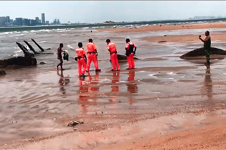 王姓男子上岸後立即被金門岸巡隊逮捕送辦。 圖／金門岸巡隊提供