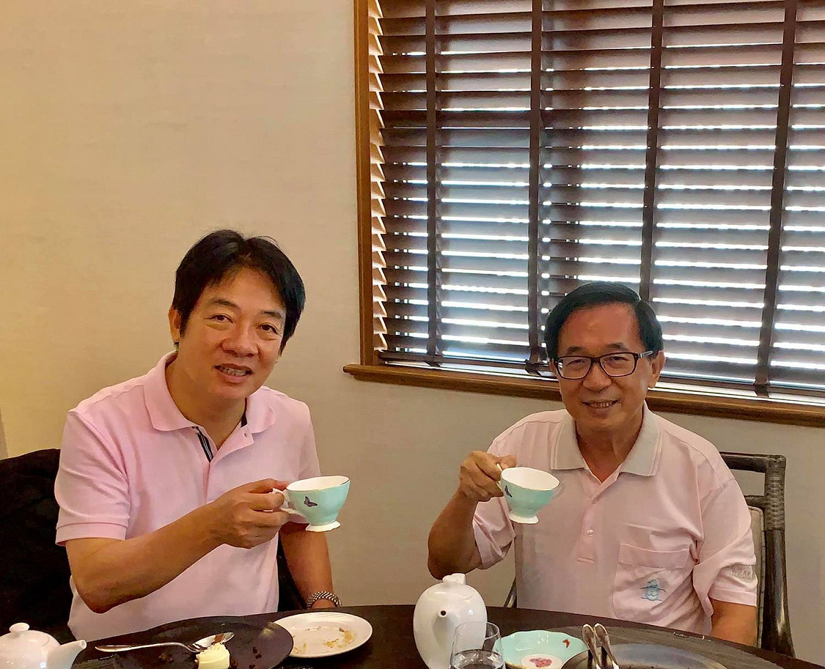 前總統陳水扁透過臉書分享他和前行政院長賴清德見面的照片。 圖：翻攝YonGe Chen臉書