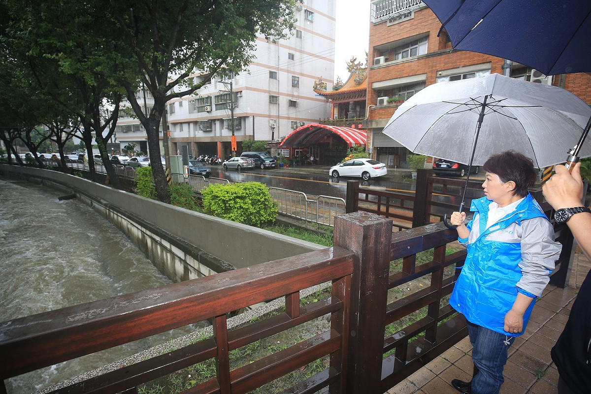 南屯溪楓樹橋護岸加高有效防範溢堤災情。 圖 : 台中市政府/提供