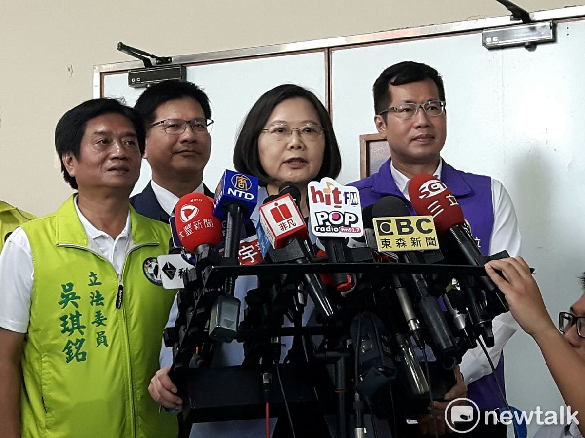 總統蔡英文認為台北市長柯文哲講話應更謹慎，「這些談話不是玻璃心的問題，是牽涉到每一個人的廉節，跟每一個人形象名聲的問題」。 圖：林昀真／攝