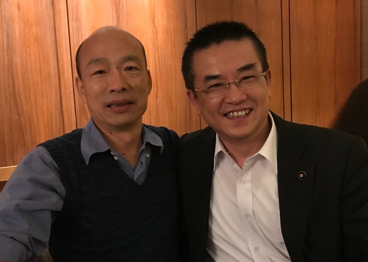 國民黨文傳會副主委鄭世維（右）擔任韓國瑜北部競選辦公室主任。 圖：翻攝鄭世維臉書