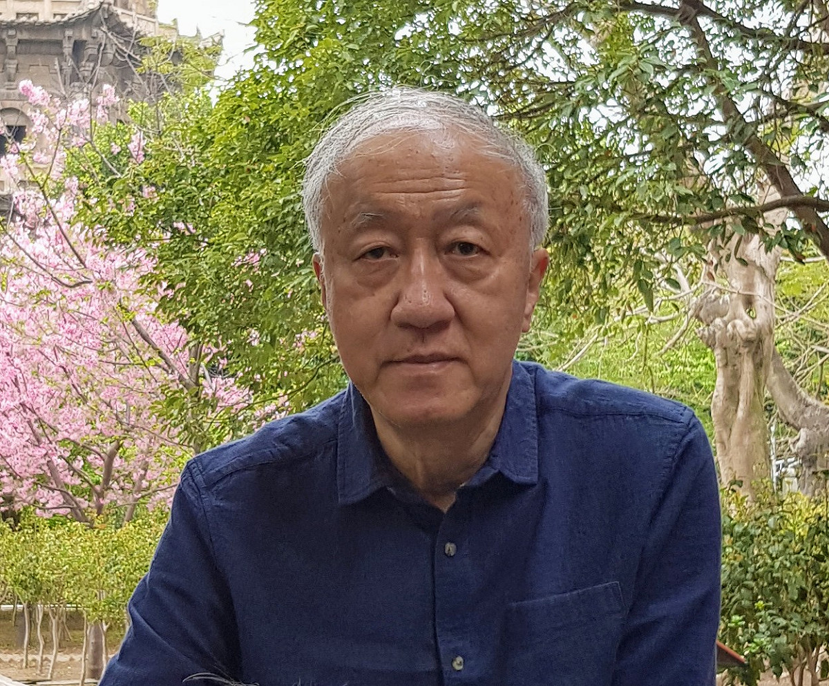 圖中人物為作家顏純鉤。 圖 : 擷取自顏純鉤臉書