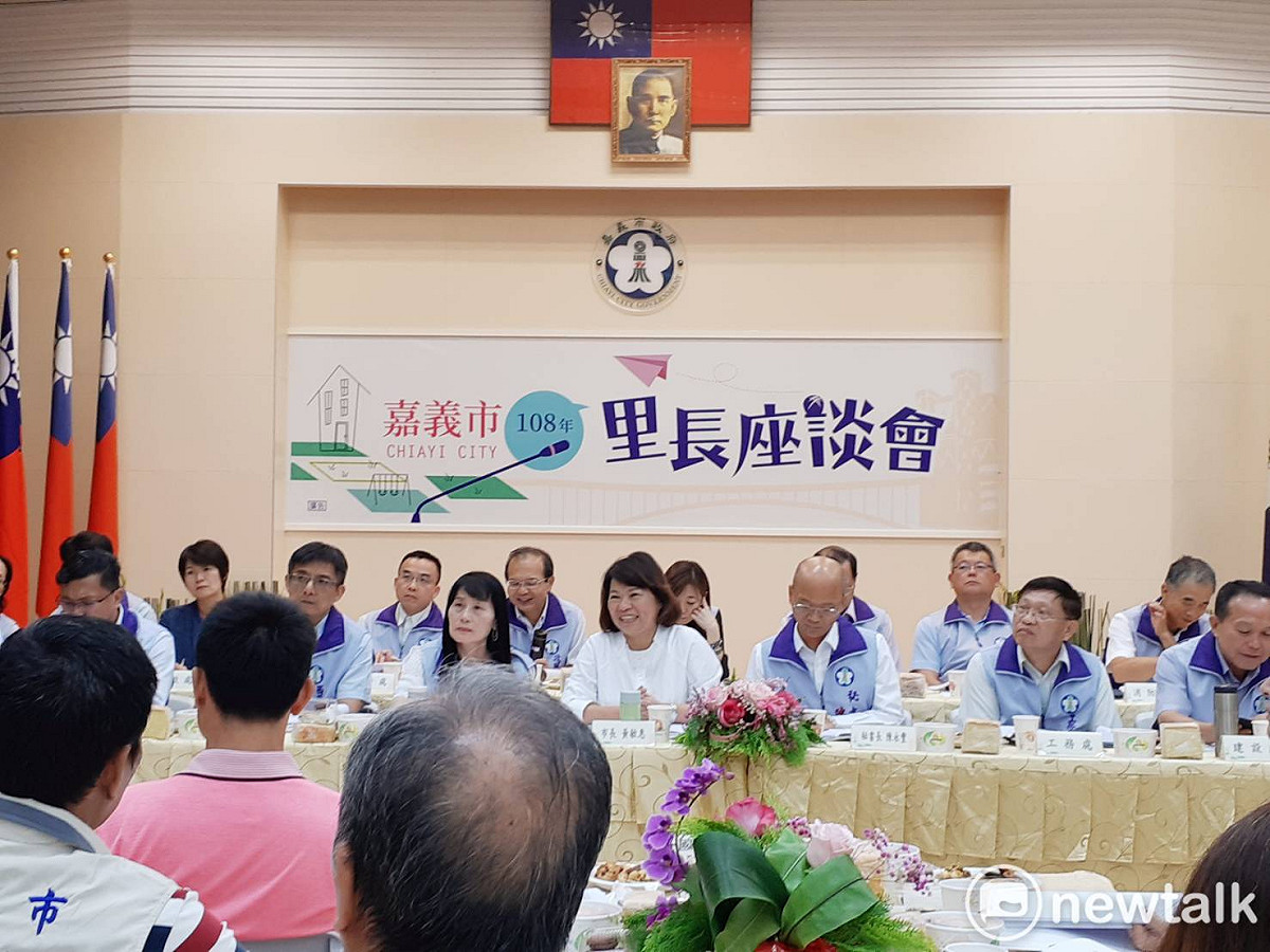 嘉義市長黃敏惠在里長座談會中為1999翻案。 圖：蔡坤龍/攝