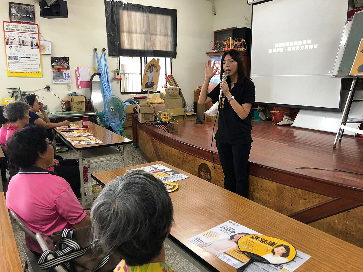 洪慈庸舉行客廳會，持續爭取地方支持。 圖 : 洪慈庸辦公室/提供
