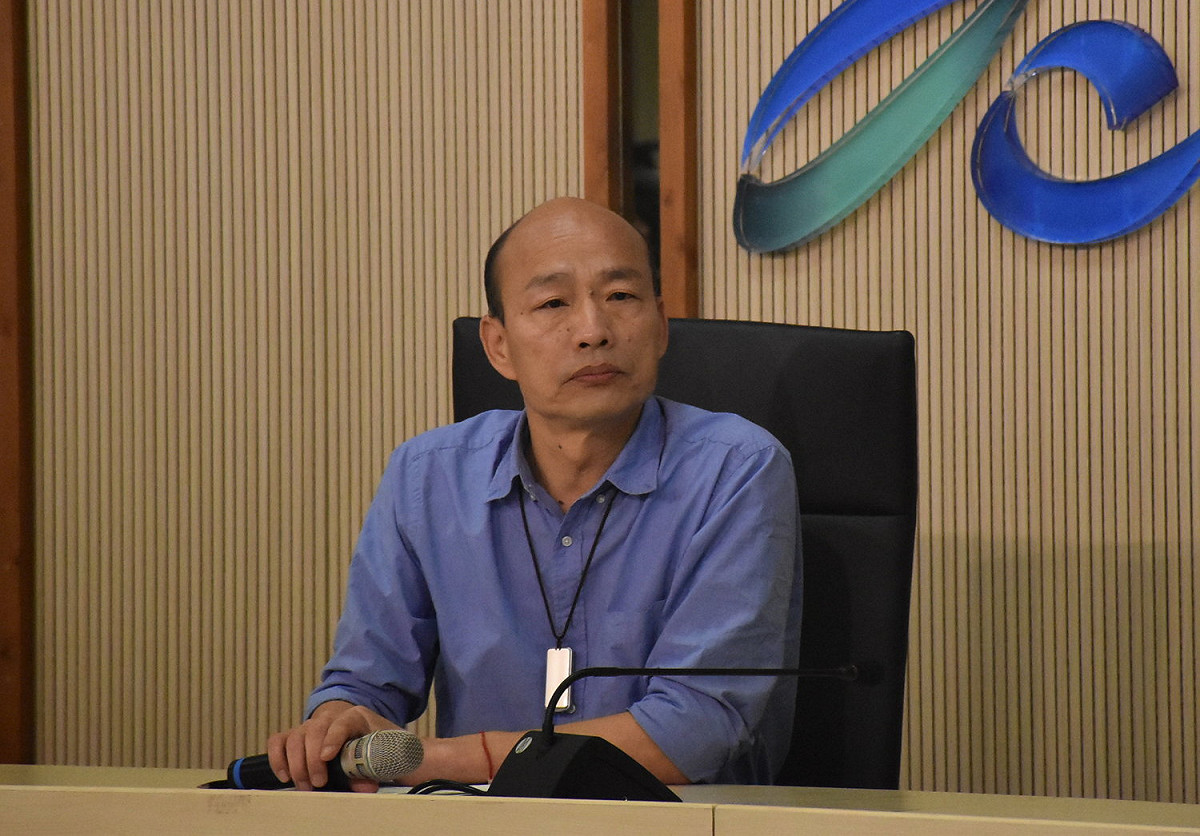 韓國瑜對名嘴邱明玉說他不批公文的指控強烈抗議。 圖：孫家銘／攝