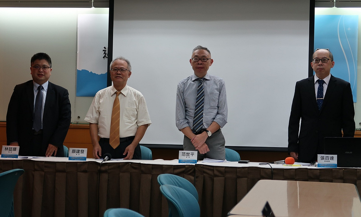 兩岸政策協會16日舉行「近期兩岸議題與2020總統大選投票意向」系列民調座談會。 圖：林朝億/攝