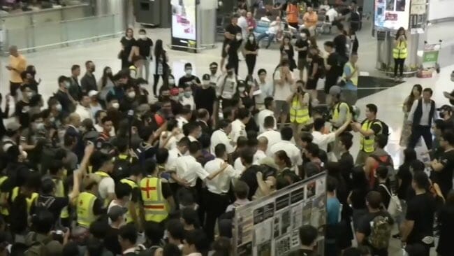 全美海關大當機，各大城市的國際機場都受害。 圖/翻攝自推特