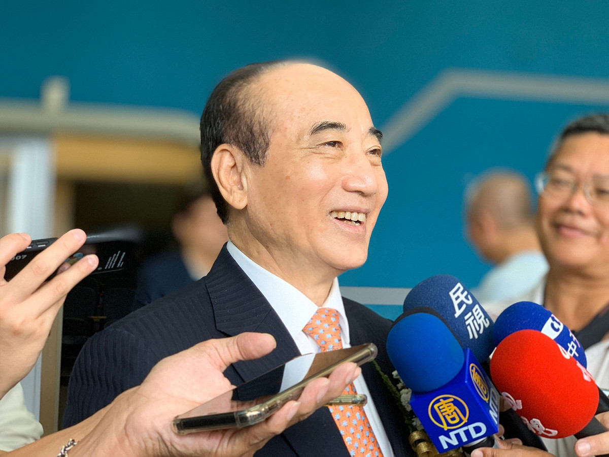 前立法院長王金平今天在台南接受媒體聯訪時表示「郭柯王會不會因為小事就破局」。