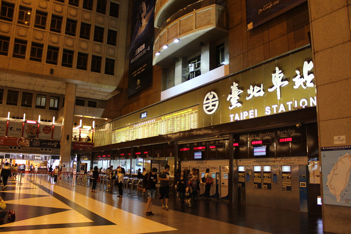 網友對於台北車站很多蹲式馬桶感到疑惑。  圖／nownews提供