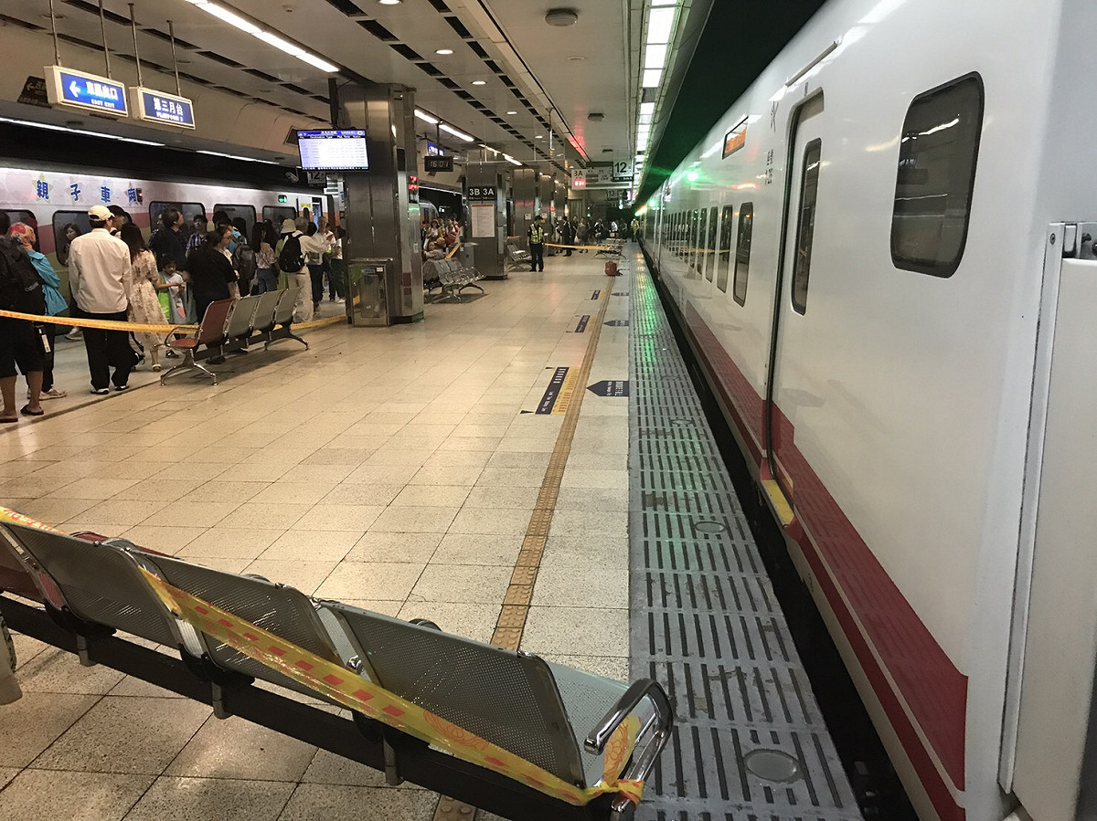 普悠瑪15：41於台北站第11車位置，有旅客跌落月台下被撞及。 圖：台灣鐵路管理局/提供