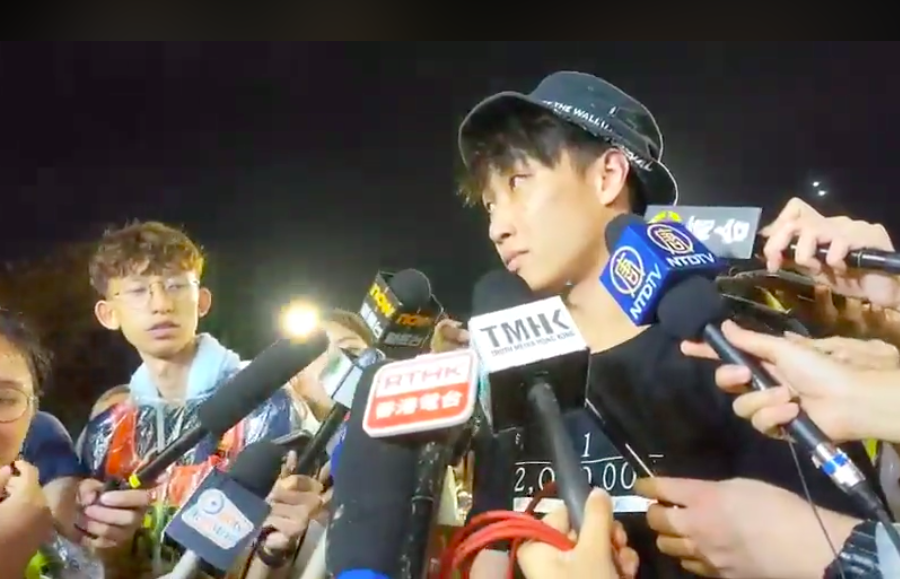 民陣召集人岑子杰今晚約10時宣布，今日參與集會人達170萬。 圖：擷取自立場新聞臉書。