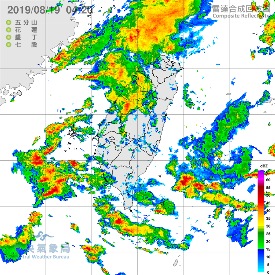 氣象局對多個縣市發布大雨特報，北部、南部都容易有局部大雨發生機率。 圖：翻攝自報天氣臉書