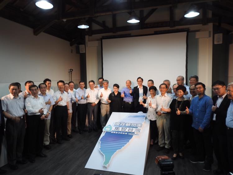 國民黨總統參選人韓國瑜的國政顧問團成軍，同時公布「集智台灣」平台，邀民眾上網提案，討論公共議題。 圖：翻攝韓國瑜臉書