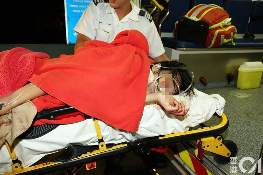 香港連儂牆砍人事件遭砍傷女子。 圖:擷取自香港01