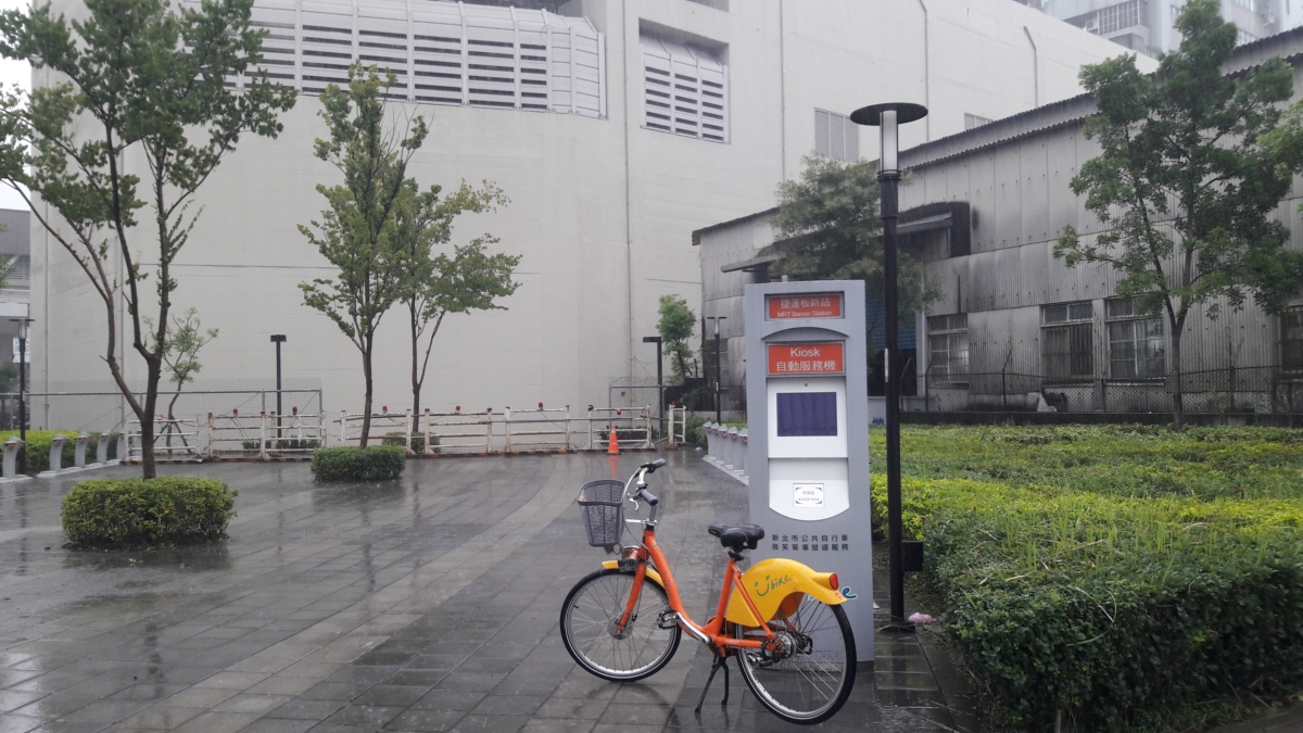 因應環狀線轉乘需求，捷運板新站新設置的youbike站在23日啟用。 圖：新北市政府交通局／提供