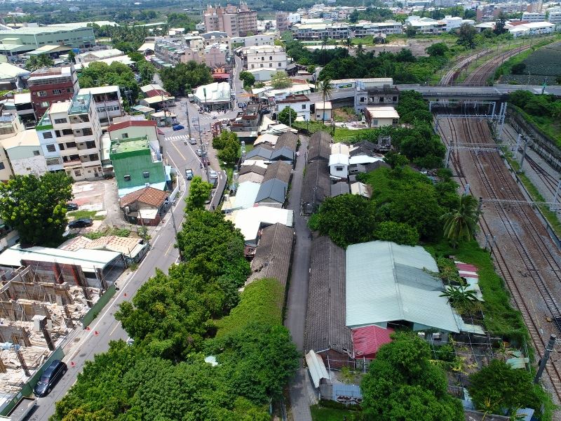 九曲堂車站日式舊宿舍空拍圖。 圖：高雄市政府都市發展局／提供