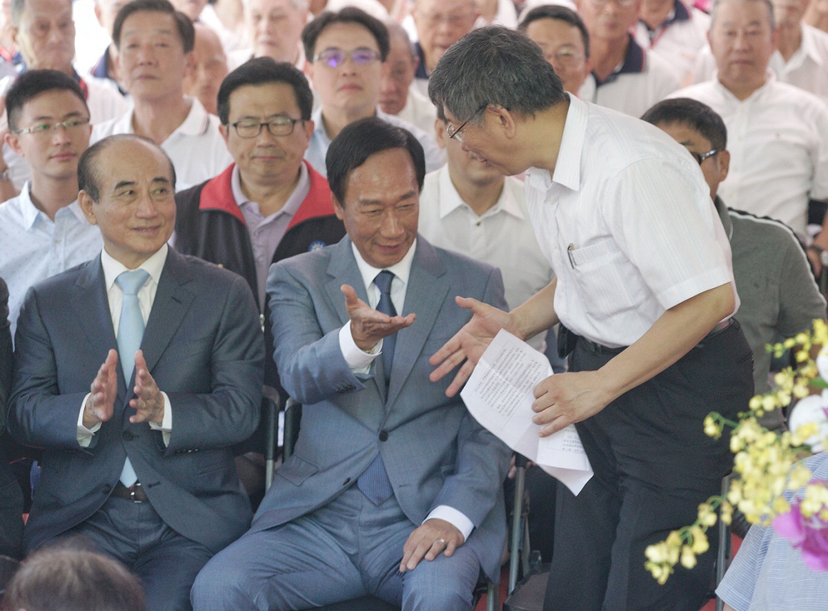 鴻海集團創辦人郭台銘、台北市長柯文哲及前立法院長王金平3人今天823首度合體。 圖：張良一/攝