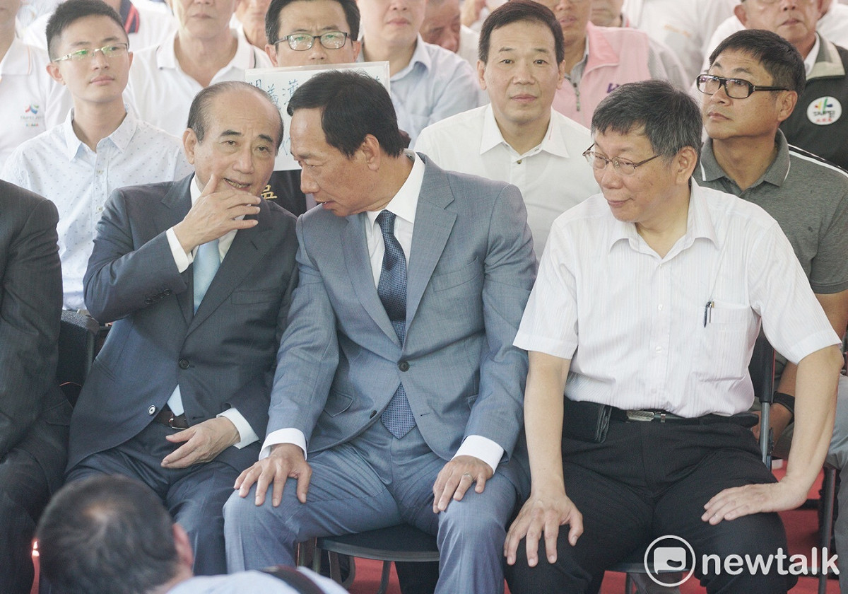 鴻海集團創辦人郭台銘、台北市長柯文哲及前立法院長王金平823首度合體。 圖：張良一 / 攝(資料照片)