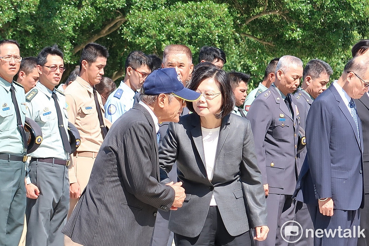 總統蔡英文邀請遺族參與默哀。 圖：林朝億/攝