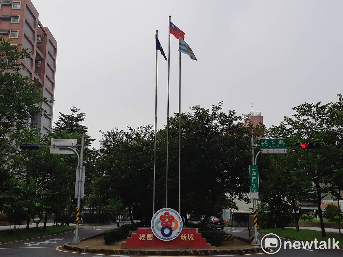 韓粉原定25日在嘉義市遊行造勢，並在經國新城升旗台舉行升旗典禮，因白鹿颱風攪局而延期。 圖：蔡坤龍/攝