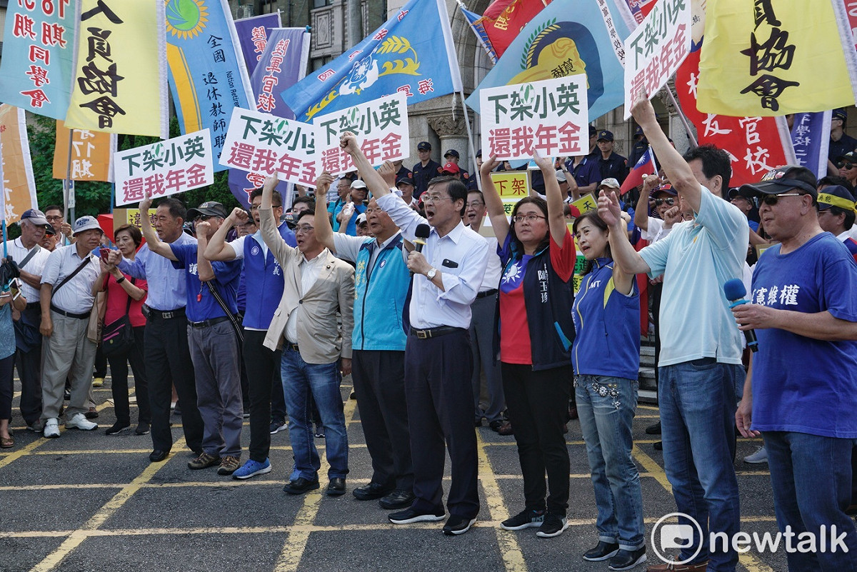 國民黨立委對於釋憲結果相當不滿。 圖：張良一/攝