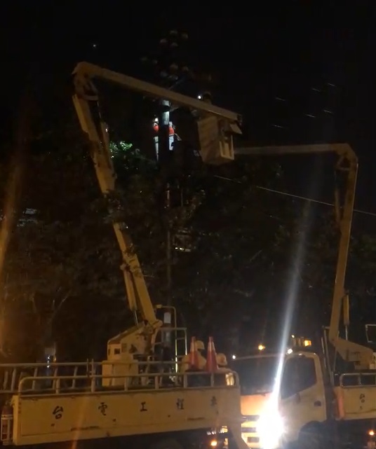 白鹿颱風11萬戶停電 台電徹夜搶修現1328戶待復電