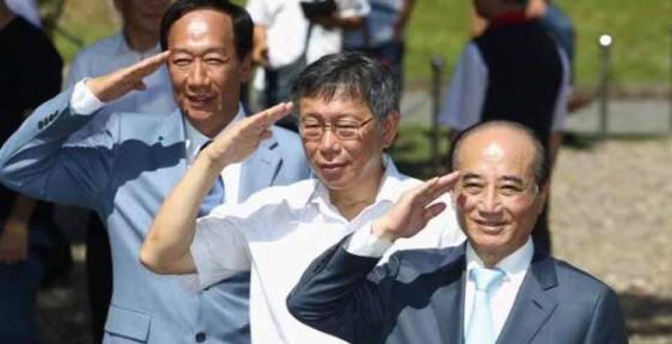 鴻海創辦人郭台銘、台北市長柯文哲、立法院前院長王金平一同出席台北市政府舉辦的八二三砲戰紀念活動。  圖：擷取自李艷秋臉書。