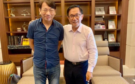 徐永明一行人今天與陳水扁會面並合影。    圖l:陳水扁臉書