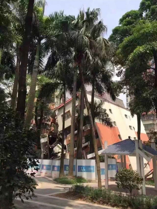 根據南方都市報的報導，今 (28) 日深圳市羅湖區船步街和平新居71棟靠西面一棟居民樓發生樓體倒塌，根據羅湖區在12:57的通報，並沒有人傷亡。 圖:擷取自南方都市報