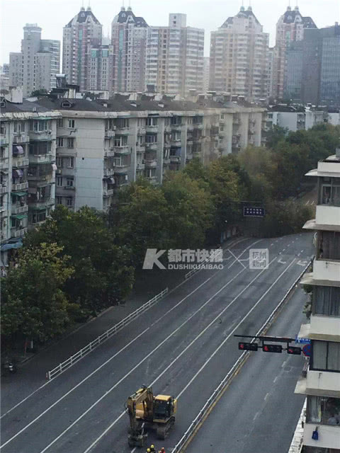 同日在杭州也發了建築傾斜事件，都市快報指出，先是建國北路塌陷，再來樹園小區31幢出現傾斜的情況，社區正在緊急疏散樓中的居民。 圖:擷取自都市快報