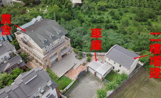 高雄市長韓國瑜夫婦「之前」所持有的雲林古坑農舍，遭舉報有車庫違建及增建的違規事項。 圖：翻攝三畝田 三堂課臉書