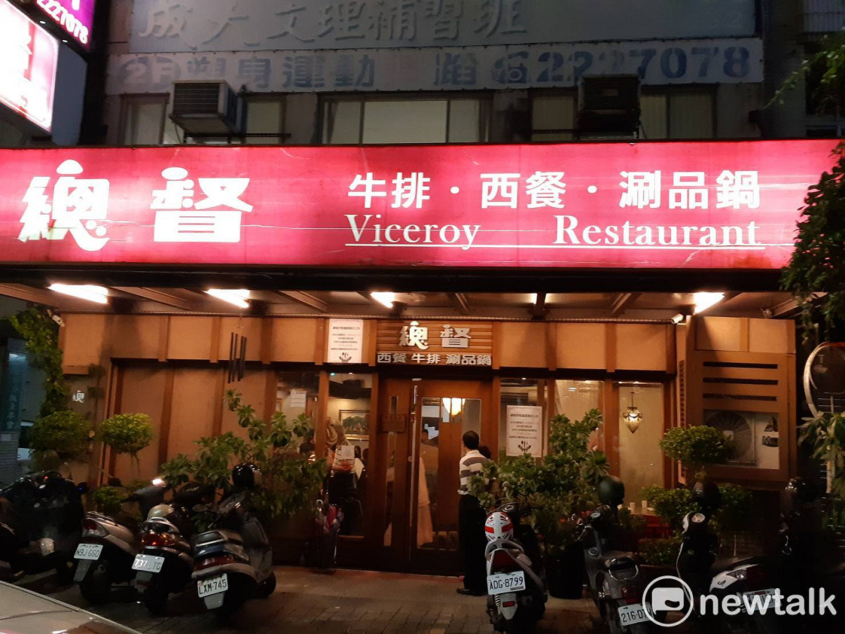 嘉義市總督牛排即將於今年8月底歇業，饕客戀戀不捨。 圖：蔡坤龍/攝