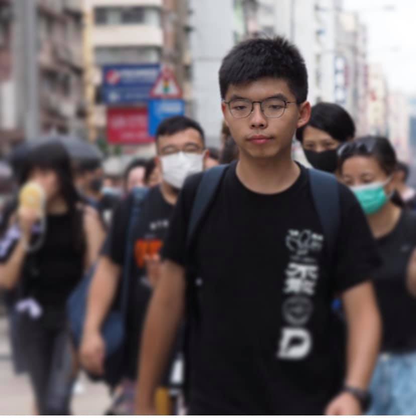 香港學運領袖黃之鋒傳出30日一早在地鐵站被捕，震驚全港。 圖：翻攝自黃之鋒臉書