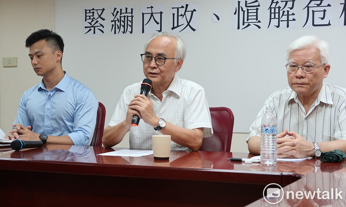 一邊一國行動黨30日舉行記者會。 圖：林朝億/攝
